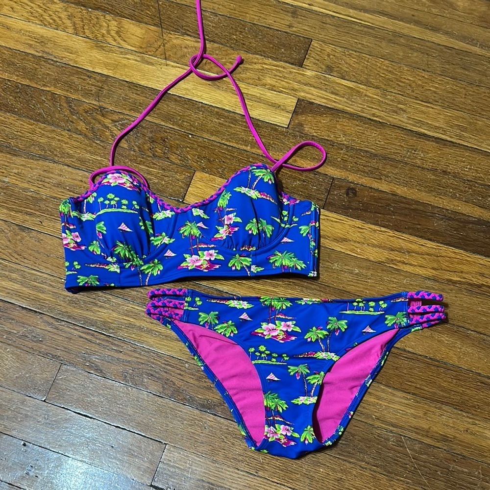 Hollister Women’s Cheeky Fit Blue and Pink Floral Bikini, Large